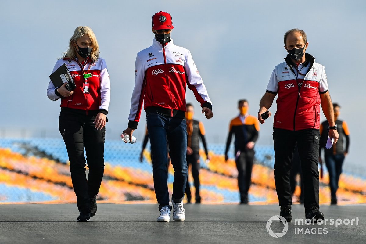 Antonio Giovinazzi, Alfa Romeo walks the track