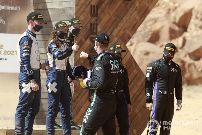 Podio: Catie Munnings, Timmy Hansen, Andretti United Extreme E Molly Taylor, Johan Kristoffersson, Rosberg X Racing y Cristina Gutierrez, Sebastien Loeb, X44