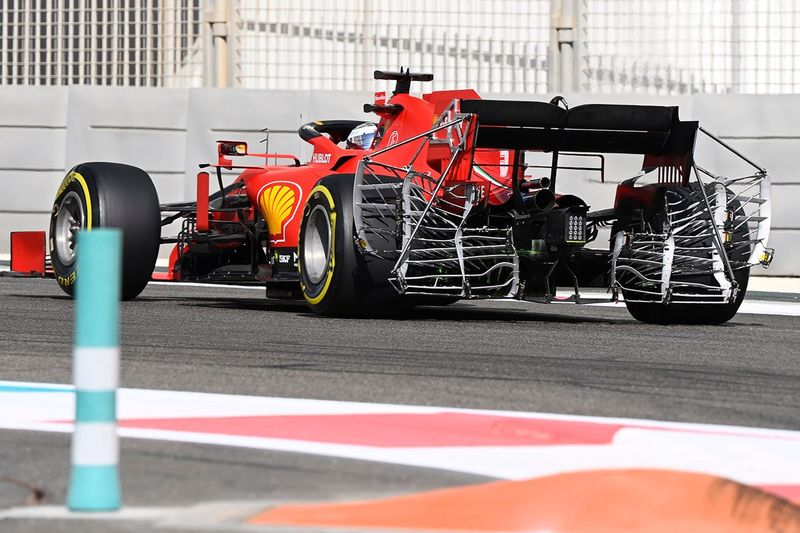 Sebastian Vettel, Ferrari SF1000, con sensores aerodinámicos en la parte trasera