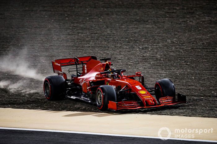 Sebastian Vettel, Ferrari SF1000 se va sobre la grava