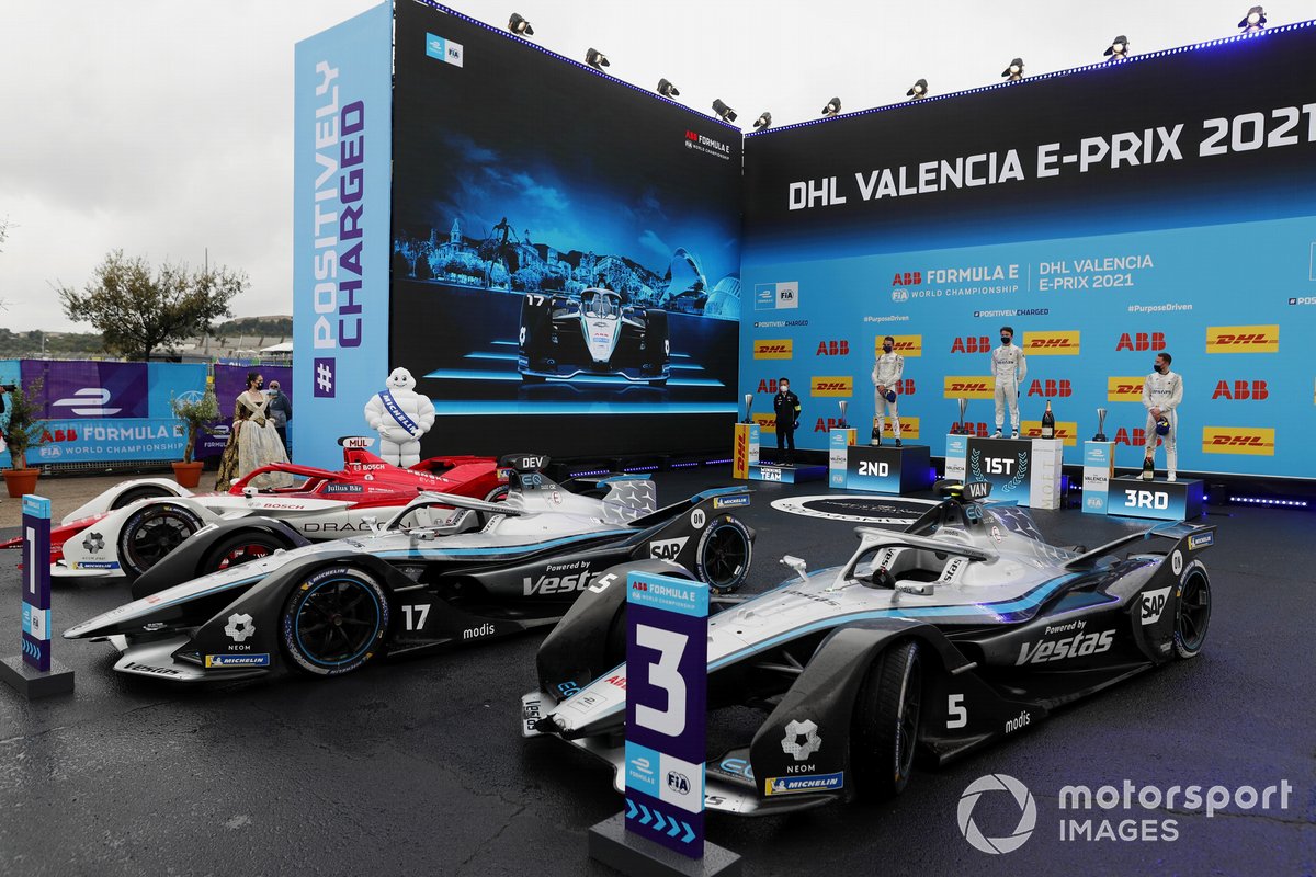 Nico Muller, Dragon Penske Autosport, 2a posizione, Nyck de Vries, Mercedes-Benz EQ, 1a posizione, Stoffel Vandoorne, Mercedes-Benz EQ, 3a posizione, sul podio