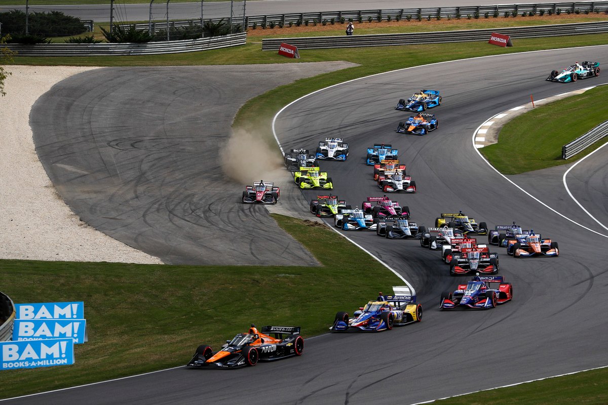 Pato O'Ward, Arrow McLaren SP Chevrolet, Alexander Rossi, Andretti Autosport Honda, Alex Palou, Chip Ganassi Racing Honda al inicio