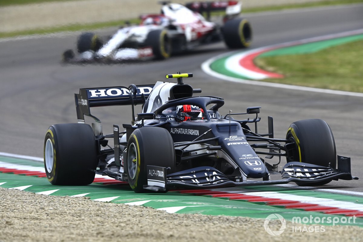 Pierre Gasly, AlphaTauri AT02, Kimi Raikkonen, Alfa Romeo Racing C41