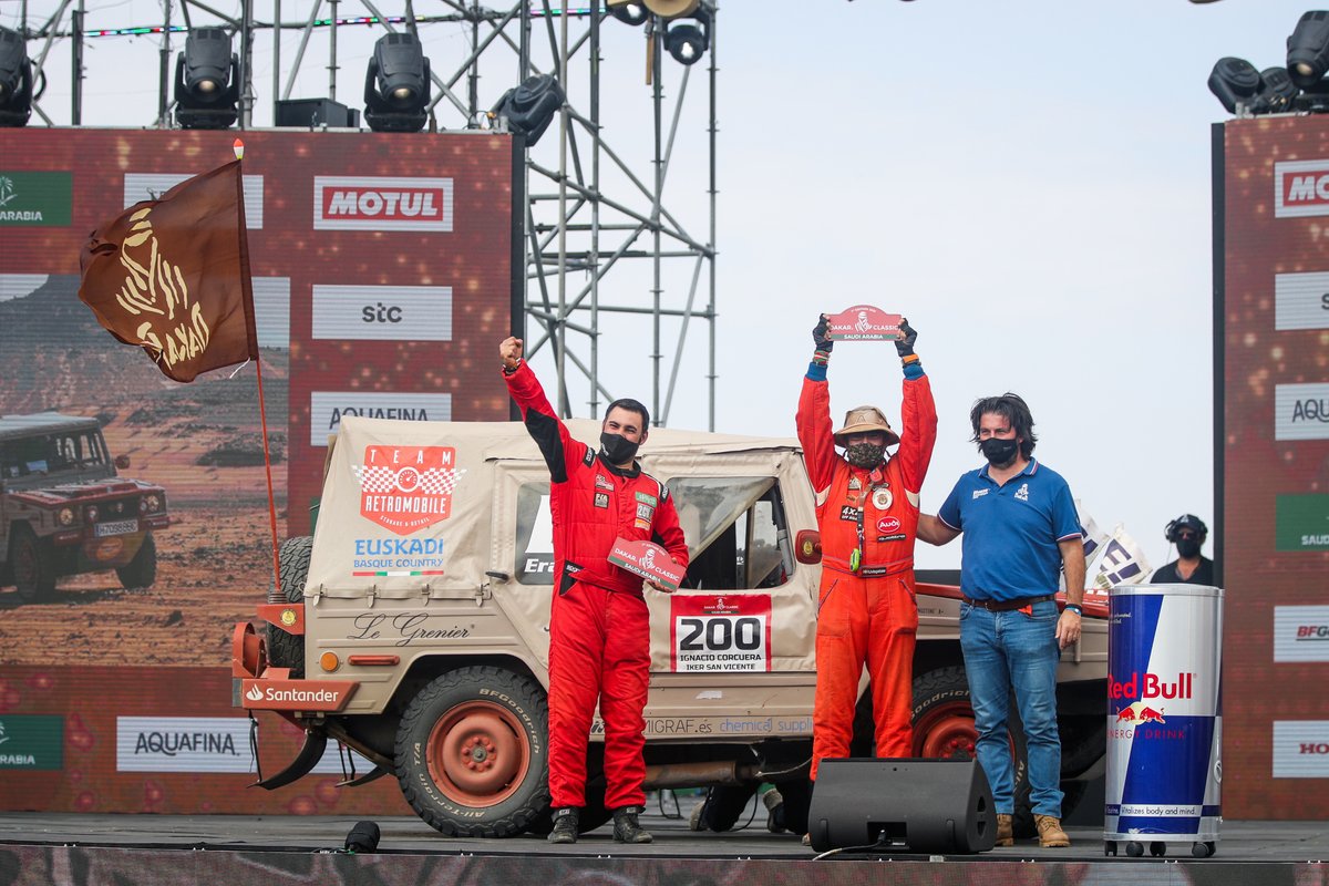 #200 Equipo Euskadi 4x4 Volkswagen: Ignacio Corcuera, Vicente Laurent Iker San con David Castera, Director del Dakar