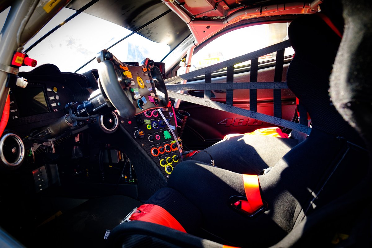 Cockpit del Ferrari 488 GTE