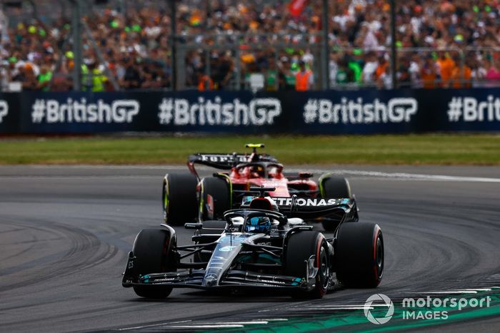 George Russell, Mercedes F1 W14, Carlos Sainz, Ferrari SF-23