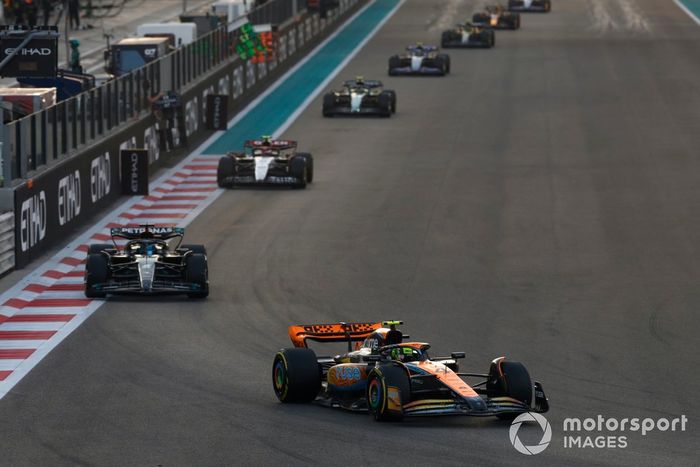 Lando Norris, McLaren MCL60, George Russell, Mercedes F1 W14, Yuki Tsunoda, AlphaTauri AT04