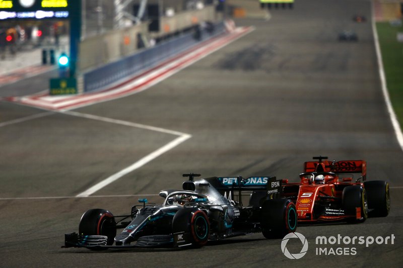 Vettel – volta 38 Me desculpe, rapazes. O erro foi meu. Fiquei surpreso e perdi a traseira. Me desculpem.