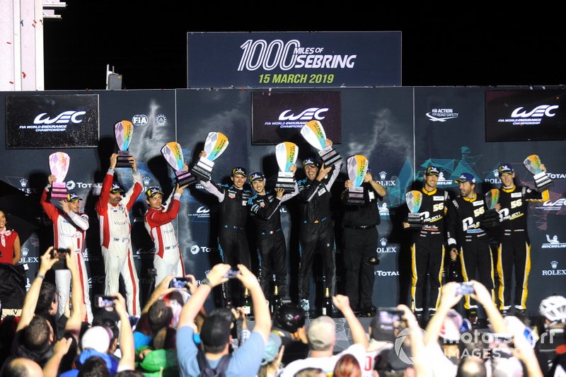 Podio GTLM Am: Race winner #77 Proton Competition Porsche 911 RSR: Christian Ried, Julien Andlauer, Matt Campbell, secodn place #54 Spirit of Race Ferrari 488 GTE: Thomas Flohr, Francesco Castellacci, Giancarlo Fisichella, third place #56 Team Project 1 Porsche 911 RSR: Jörg Bergmeister, Patrick Lindsey, Egidio Perfetti