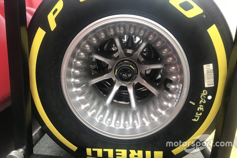 Pelek ban Ferrari SF90