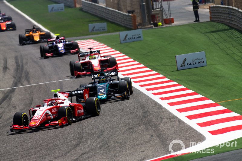 Sean Gelael, PREMA RACING precede Sergio Sette Camara, DAMS