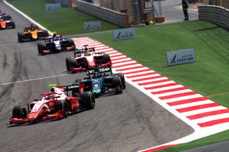 Sean Gelael, PREMA RACING devant Sergio Sette Camara, DAMS