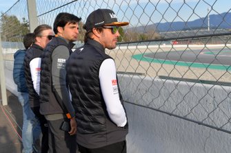 Zak Brown, McLaren Racing CEO, Carlos Sainz Jr., McLaren en Fernando Alonso