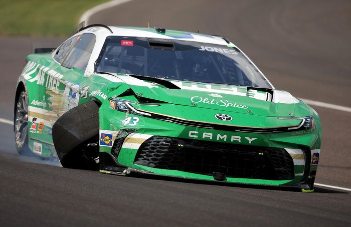 Erik Jones, LEGACY MOTOR CLUB Toyota