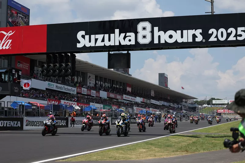 鈴鹿8H決勝スタート