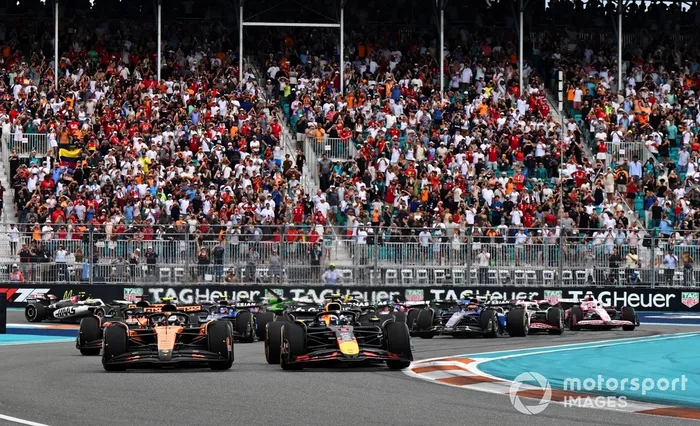 Lando Norris, McLaren, Max Verstappen, Red Bull Racing, Andrea Kimi Antonelli, Mercedes