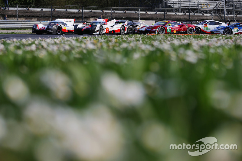 #1 Porsche Team Porsche 919 Hybrid: Neel Jani, Andre Lotterer, Nick Tandy, #7 Toyota Gazoo Racing Toyota TS050 Hybrid: Mike Conway, Kamui Kobayashi, Yuji Kunimoto