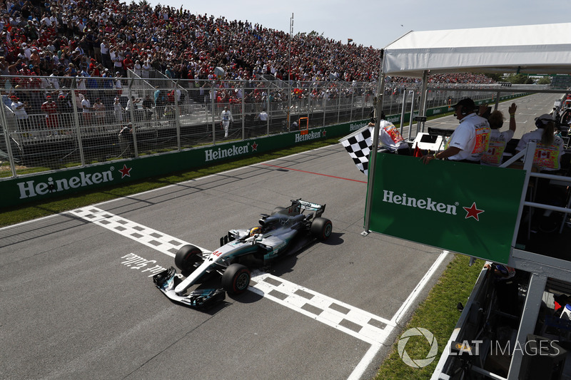 Lewis Hamilton, Mercedes AMG F1 W08, toma la bandera a cuadros en el final para ganar el GP de Canadá