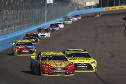Joey Logano, Team Penske Ford, Matt Kenseth, Joe Gibbs Racing Toyota