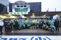 (L to R): Race winner Lewis Hamilton, Mercedes AMG F1 and second place team mate Nico Rosberg, Mercedes AMG F1 celebrate with the team
