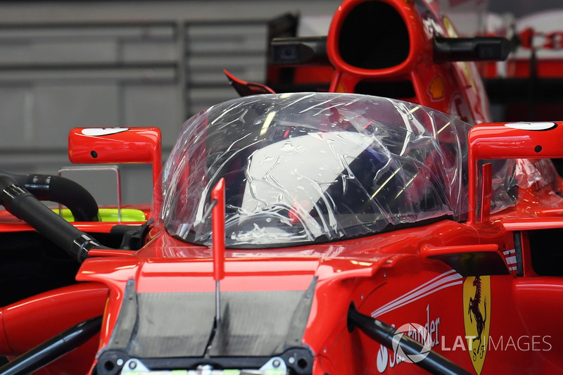 Ferrari SF70-H con el escudo de la cabina