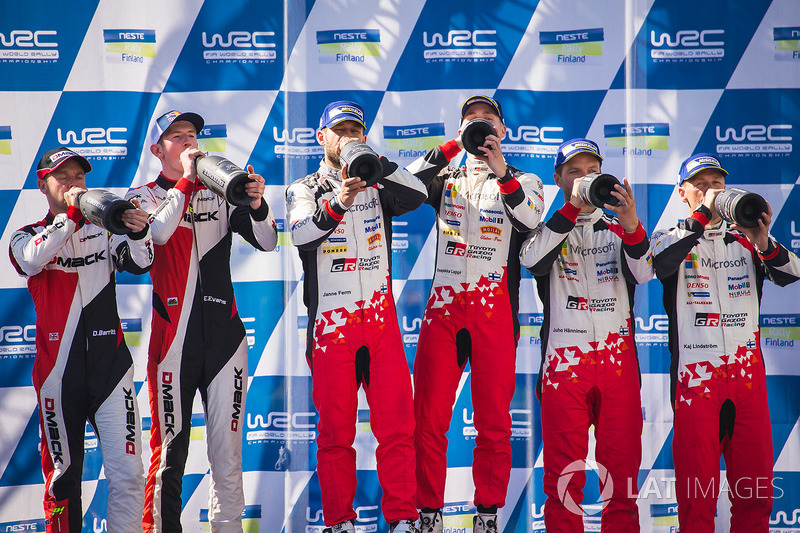 Podio: i vincitori Esapekka Lappi, Janne Ferm, Toyota Racing, al secondo posto Elfyn Evans, Daniel Barritt, M-Sport, al terzo posto Juho Hänninen, Kaj Lindström, Toyota Racing