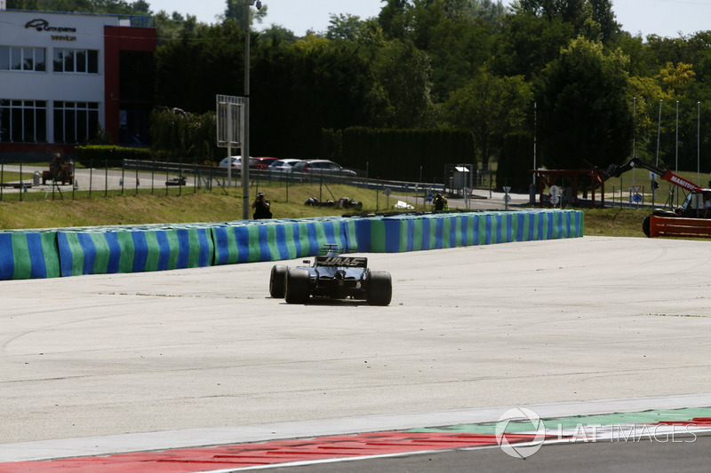 Santino Ferrucci, Haas F1 Team VF-17 se recupera de un trompo