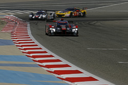 #8 Audi Sport Team Joest Audi R18: Lucas di Grassi, Loic Duval, Oliver Jarvis, #2 Porsche Team Porsc