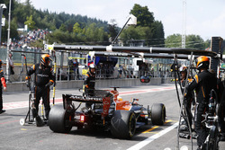 Fernando Alonso, McLaren MCL32, retires in the pit lane