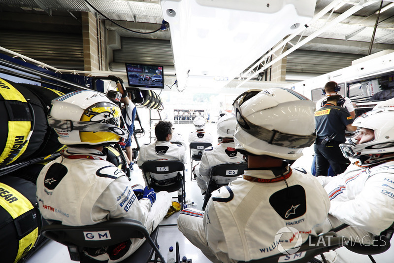 Guy Martin joins the Williams pit crew for the race