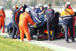 Daniel Ricciardo, Red Bull Racing RB13 stops on the circuit