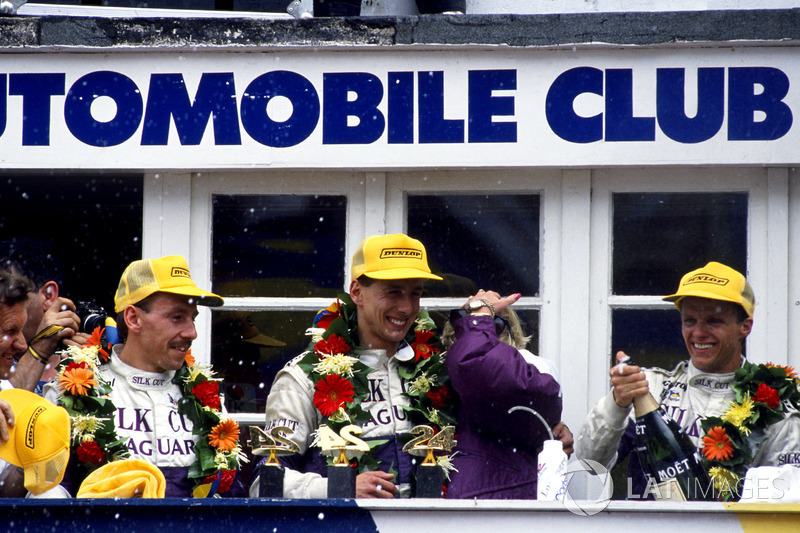 1. Jan Lammers, Johnny Dumfries, Andy Wallace, Jaguar XJR-9 LM