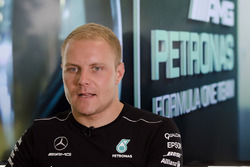 Bottas in visita presso Petronas Lubricants International a Villastellone