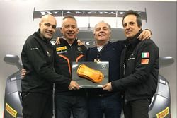 Armando Donazzan, presidente di Orange1 Racing, Maurizio Reggiani, responsabile ricerca e sviluppo di Automobili Lamborghini, Pierpaolo Pecorari, managing director di Orange1 Racing, e Tancredi Pagiaro, titolare e team principal di Lazarus