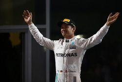 Podio: segundo lugar y campeón del mundo 2016 F1 Nico Rosberg, Mercedes AMG F1