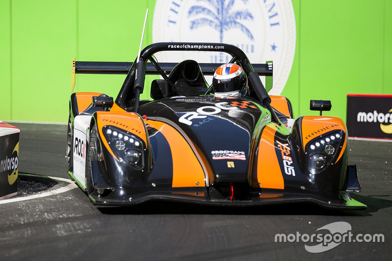 Alexander Rossi maneja el Radical SR3 RSX