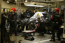 #70 Mazda Motorsports Mazda DPi: Joel Miller, Tom Long, James Hinchcliffe in the garage