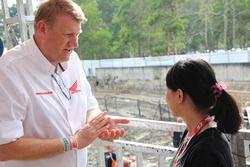 Head of Motorsport Honda Motor Europe Ltd., Robert Watherston dengan Motorsport.com