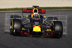 Daniel Ricciardo, Red Bull Racing RB13, on track with aerodynamic testing devices attached