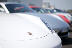 Porsche parcheggiate nel paddock