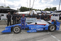 Scott Dixon, Chip Ganassi Racing Honda receives the Firestone Pit Stop Performance Award
