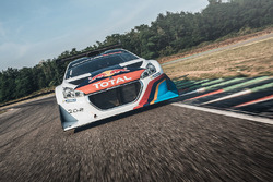Sébastien Loeb tests the Peugeot 208 Pikes Peak