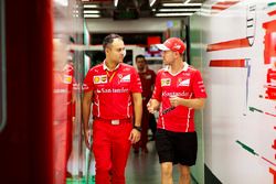 Sebastian Vettel, Ferrari en el garaje