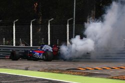 Carlos Sainz Jr., Scuderia Toro Rosso STR12 s'arrête en piste