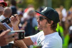 Fernando Alonso, McLaren signs autographs for the fans