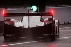 #2 Porsche Team Porsche 919 Hybrid: Timo Bernhard, Earl Bamber, Brendon Hartley