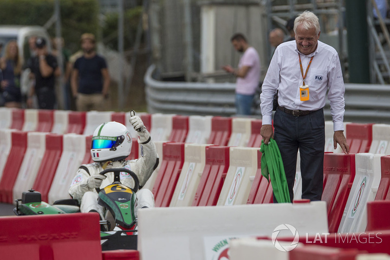 Karting y Charlie Whiting, delegado de la FIA
