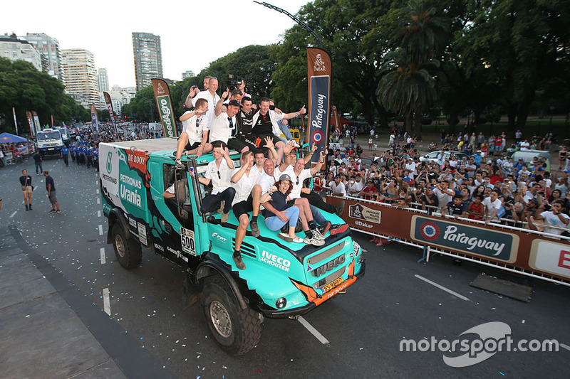 #500 Team De Rooy Iveco: Gerard de Rooy, Moises Torrallardona, Darek Rodewald at the finish