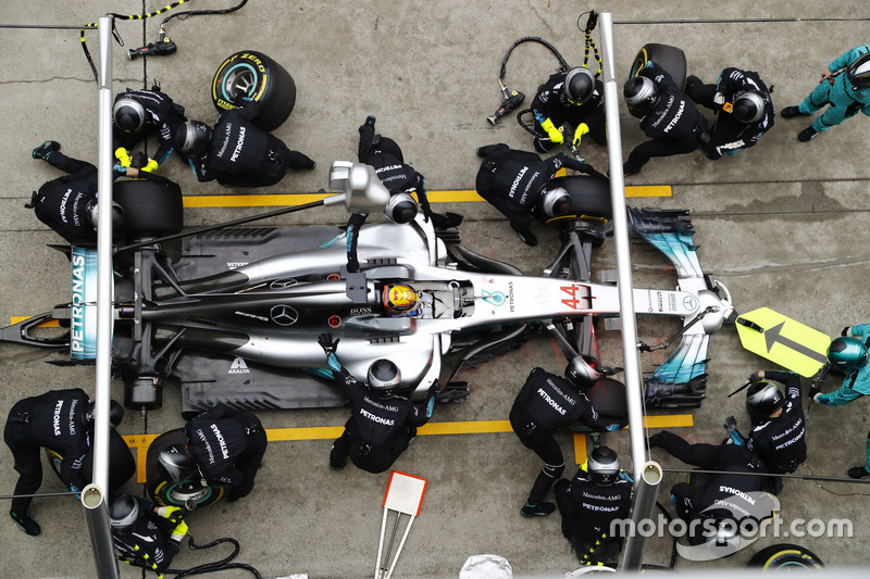 Lewis Hamilton, Mercedes AMG F1 W08, makes a pit stop