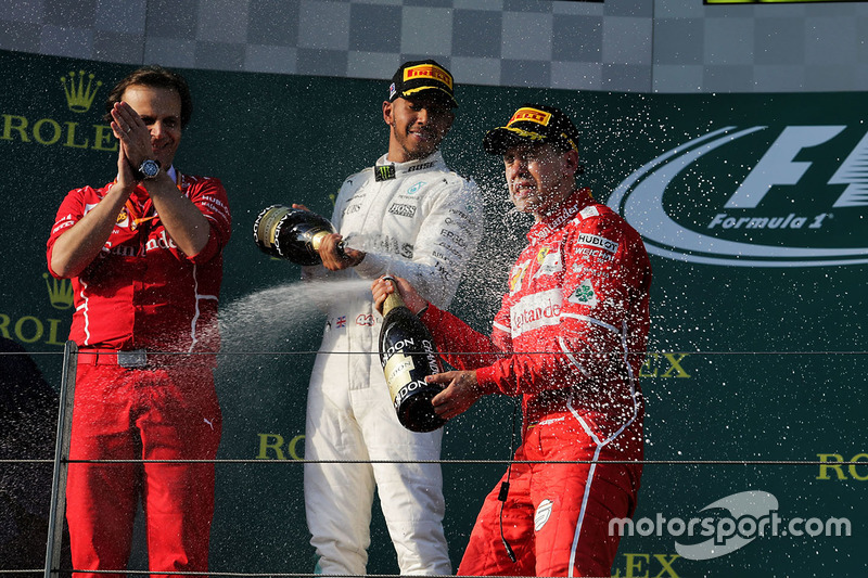 Подіум: переможець гонки Себастьян Феттель, Ferrari, другий призер Льюіс Хемілтон, Mercedes AMG F1, третій призер Валттері Боттас, Mercedes AMG F1